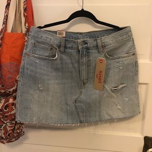 Levi’s Deconstructed Denim Mini Skirt - Light Wash